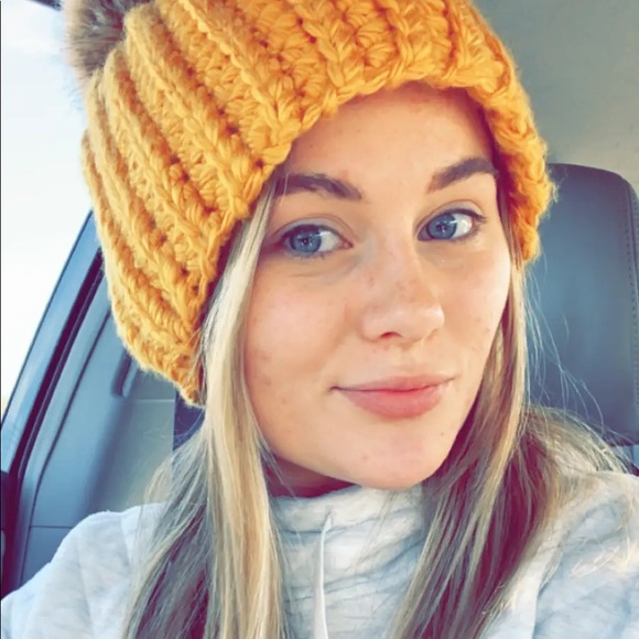 Meet your Posher, Cassie - Picture 4 of 5